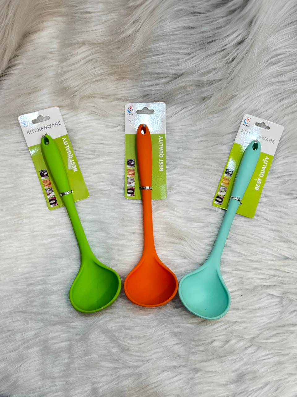 مغرفة حساء - مغرفة كلاسيكية من السيليكون المقاوم للحرارة