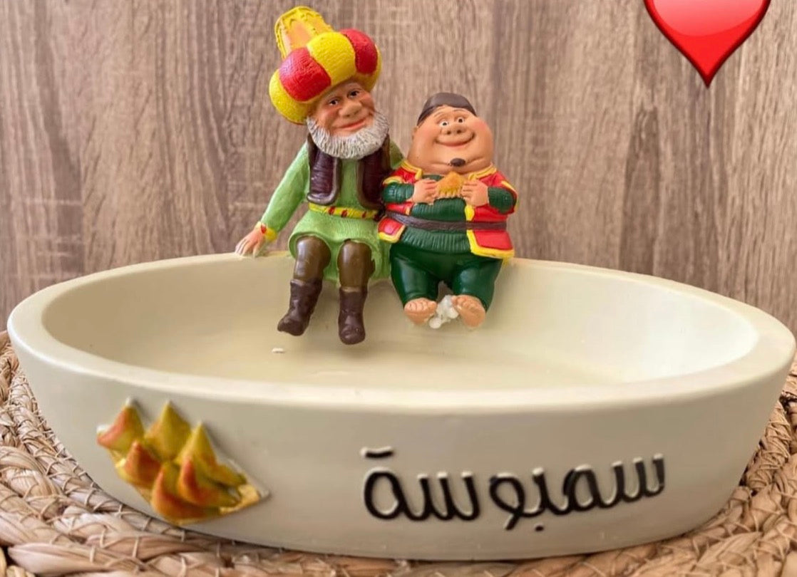 طبق ديكور خزف بورسلين بشخصيات رمضانية – سمبوسة
