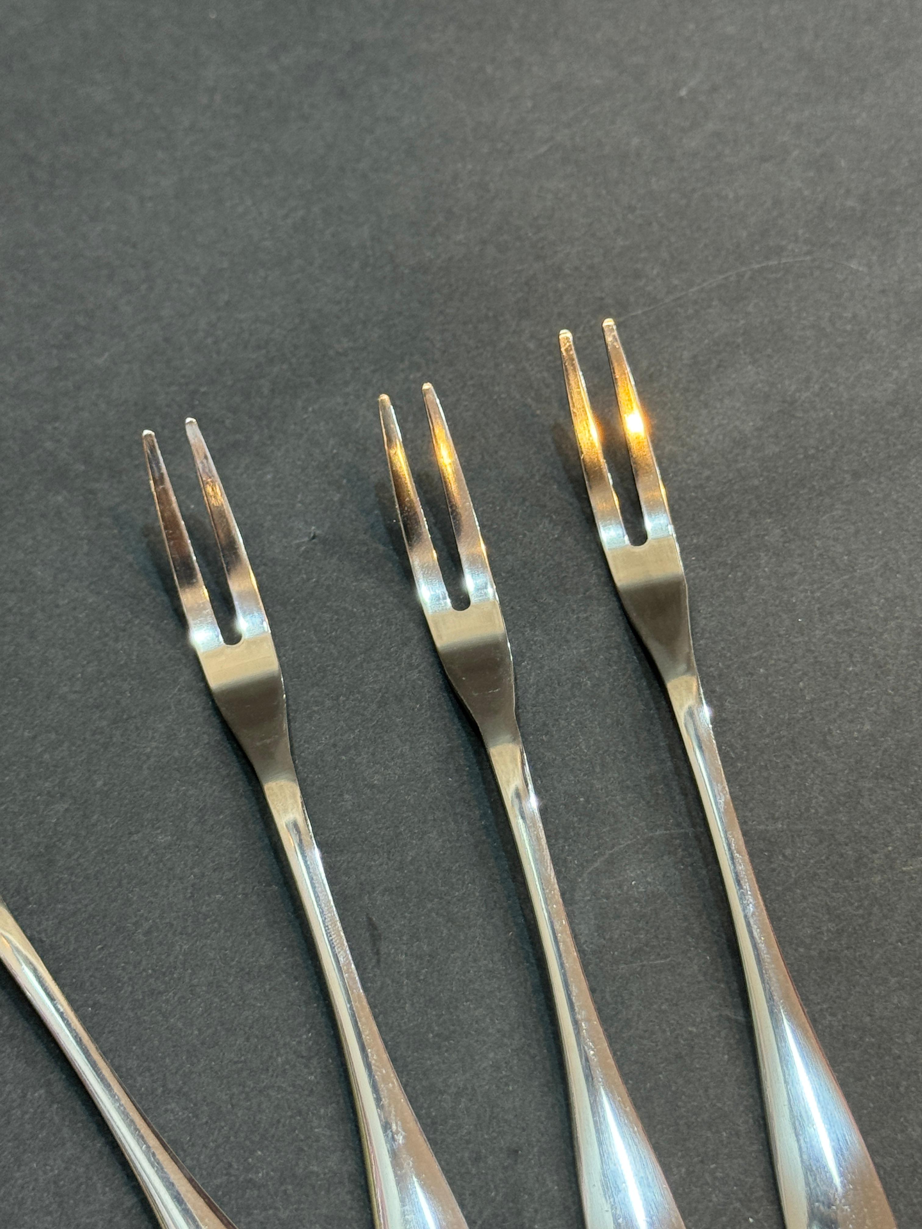 مجموعة من 6 قطع من شوك الفاكهة المصنوعة من الفولاذ المقاوم للصدأ باللون الفضي، ،