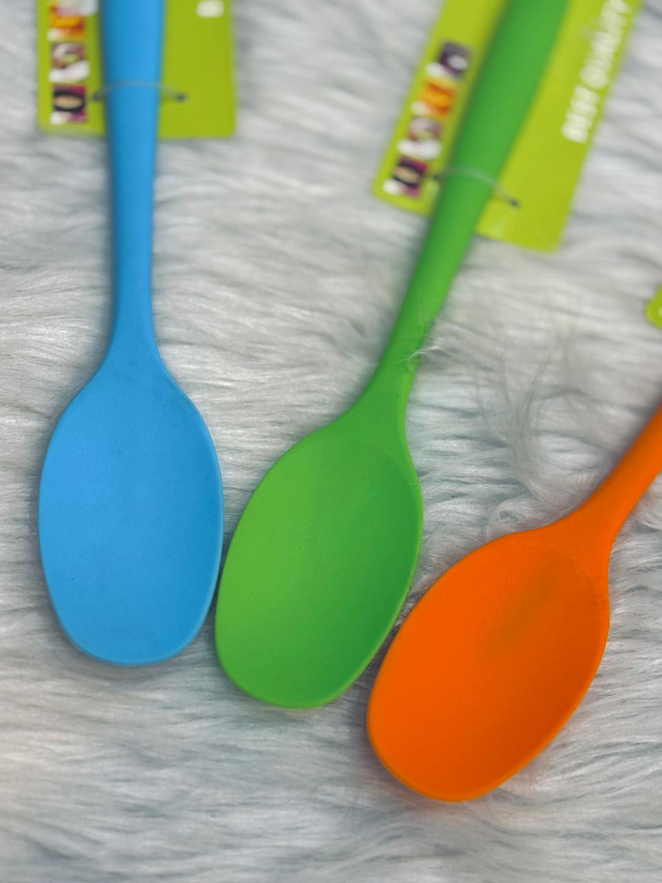 معالق سيليكون متعددة الألوان غير لاصقة لخلط الخبز والتقليب