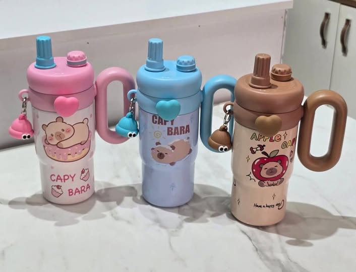 زجاجة مياه للأطفال بيد وشفاط – تصميم كرتوني لطيف